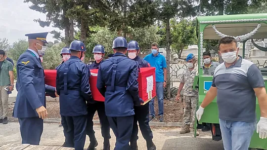 Kıbrıs Gazisi Akan, Fethiye'de toprağa verildi