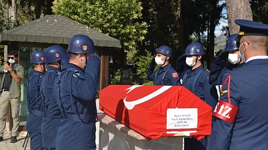 Kıbrıs Gazisi Şener, son yolculuğuna uğurlandı