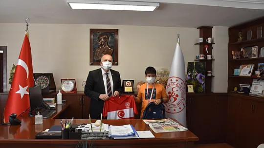 Madalya Kazanan Güreşçiler İlman'ı Ziyaret Etti