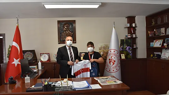 Madalya Kazanan Güreşçiler İlman'ı Ziyaret Etti