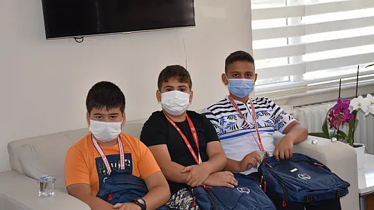 Madalya Kazanan Güreşçiler İlman'ı Ziyaret Etti