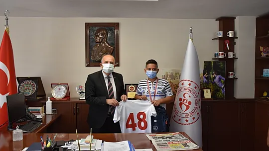 Madalya Kazanan Güreşçiler İlman'ı Ziyaret Etti