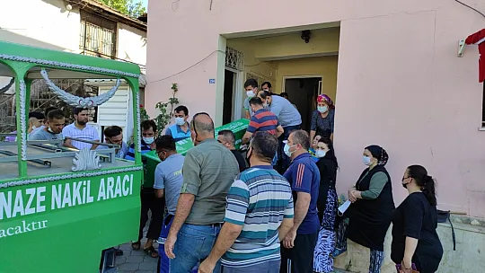 Banyoda düşerek hayatını kaybetti