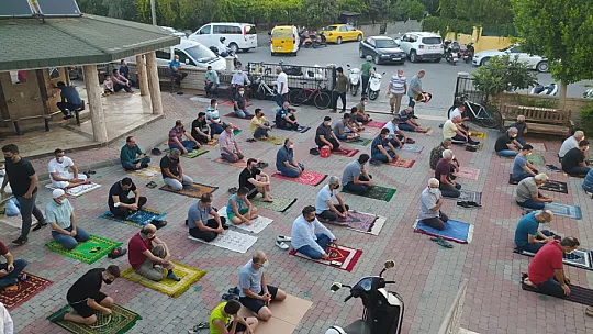 Kurban Bayramı, Bayram Namazı İle Başladı