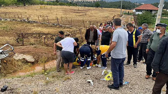 Seydikemer'de iki araç kafa kafaya çarpıştı: 1'i ağır 9 yaralı