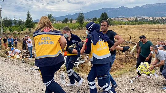 Seydikemer'de iki araç kafa kafaya çarpıştı: 1'i ağır 9 yaralı
