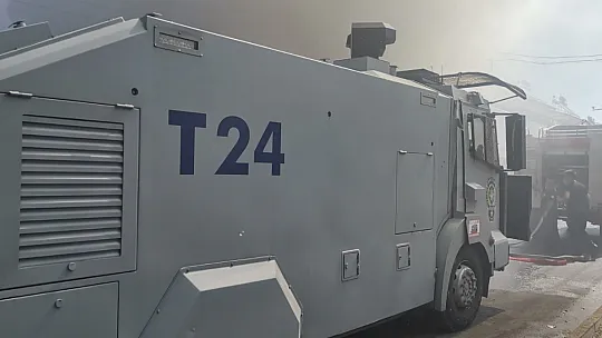 Fethiye'de 4 katlı mobilya mağazasında yangın