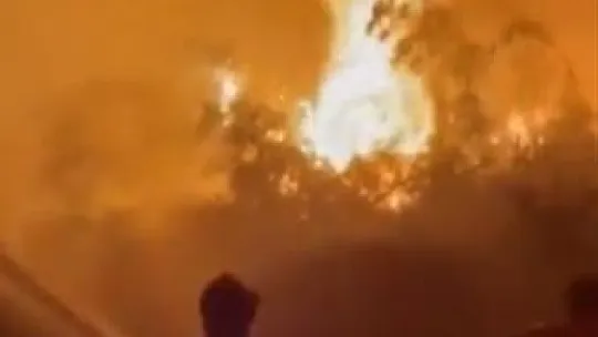 Oyuncu İbrahim Çelikkol, alevlerin arasına daldı