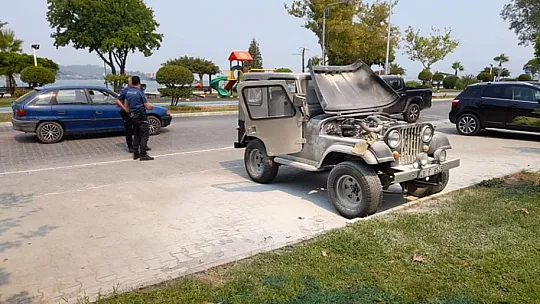 Elektrik aksamından çıkan araç yangını korkuttu