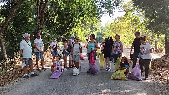 Gönüllü vatandaşların çevre temizliği örnek oluyor