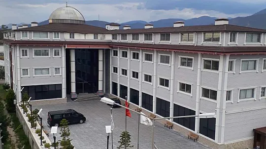 15 yaşındaki çocuk 2. kattan aşağı düştü