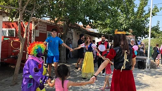 Muğla Gençlik ve Spor İl Müdürlüğü yangından etkilenen mahallelerde destek çalışmalarına başladı