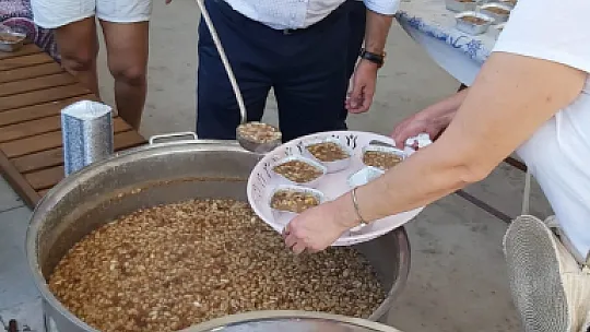 Geleneksel aşure etkinline yoğun katılım
