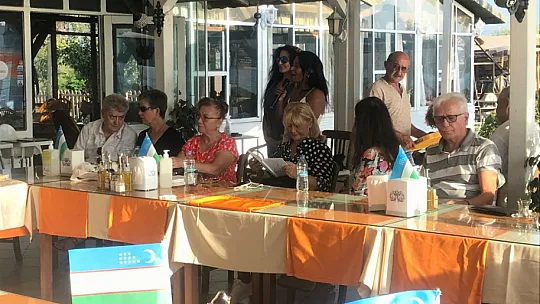 Özbekistan'ın tanınmış şairi Xosiyet Rustem Fethiye' de