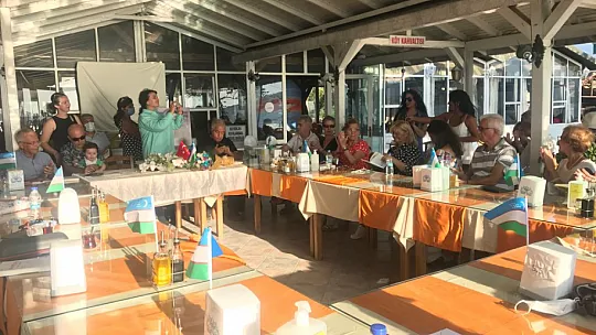 Özbekistan'ın tanınmış şairi Xosiyet Rustem Fethiye' de