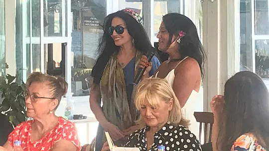 Özbekistan'ın tanınmış şairi Xosiyet Rustem Fethiye' de