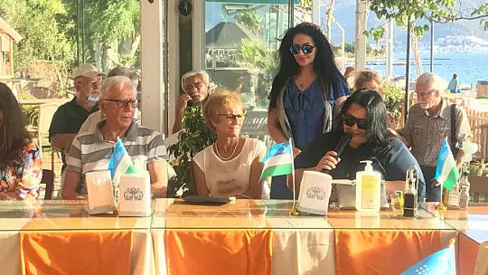 Özbekistan'ın tanınmış şairi Xosiyet Rustem Fethiye' de