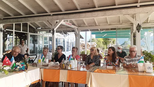 Özbekistan'ın tanınmış şairi Xosiyet Rustem Fethiye' de