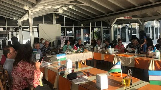 Özbekistan'ın tanınmış şairi Xosiyet Rustem Fethiye' de
