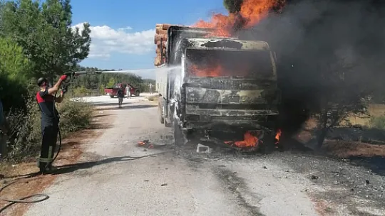 Seyir halindeki kamyon alev aldı