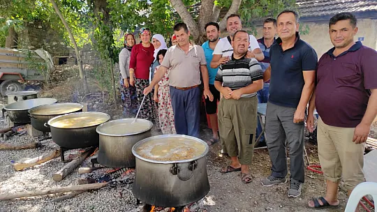 Karaçulha Gönüllüleri Derneği Hamza Özkaraca için 3500 kişilik aşure ikramında bulundu
