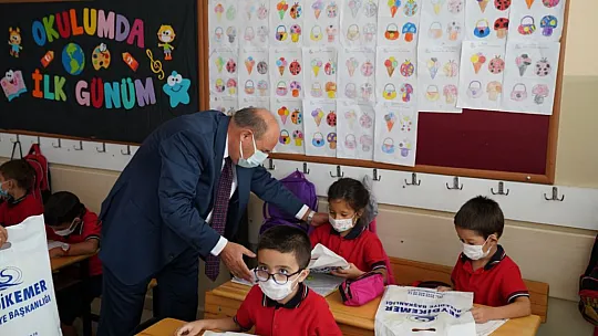 Öğrencilere Kaymakam Büyüker ve Başkan Otgöz'den sürpriz