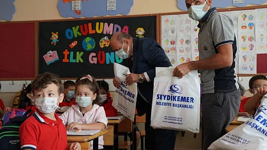 Öğrencilere Kaymakam Büyüker ve Başkan Otgöz'den sürpriz