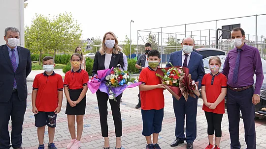 Öğrencilere Kaymakam Büyüker ve Başkan Otgöz'den sürpriz