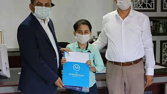 Hafızlık Belge Sınavında Başarılı Olan Öğrencilere Çeşitli Hediyeler Sunuldu