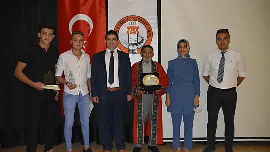 'İlin Ahisi, Kalfası ve çırağı Seydikemer Esnaf Odası'ndan