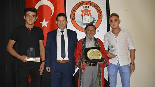 'İlin Ahisi, Kalfası ve çırağı Seydikemer Esnaf Odası'ndan