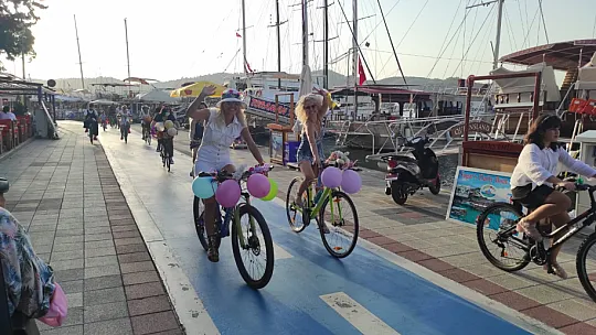 Fethiye'de 'Süslü Kadınlar Bisiklet Turu' gerçekleşti
