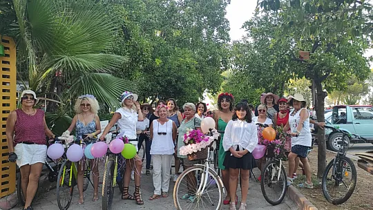 Fethiye'de 'Süslü Kadınlar Bisiklet Turu' gerçekleşti