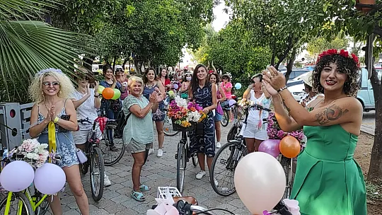 Fethiye'de 'Süslü Kadınlar Bisiklet Turu' gerçekleşti
