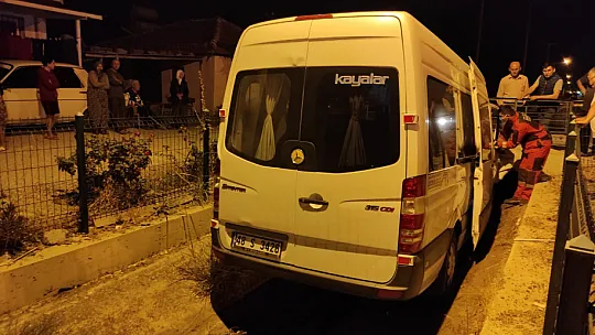 Minibüs Kanala Uçtu 1 yaralı