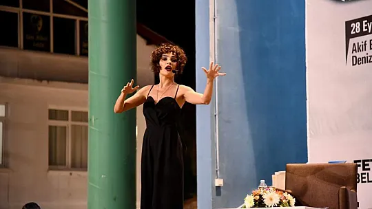 Şair Ataol Behramoğlu İle Şarkıcı Mehtap Meral Sevenleriyle Buluştu