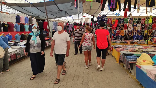 Salı pazarında alanda dertli satan da