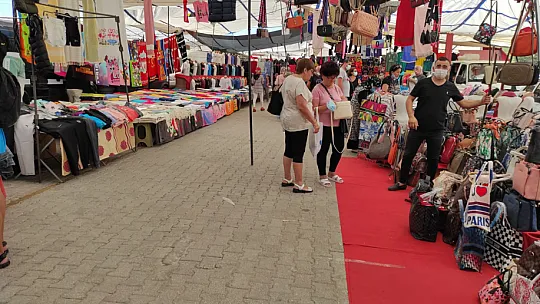 Salı pazarında alanda dertli satan da