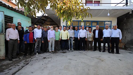 Başkan Otgöz, vatandaşların taleplerini dinliyor