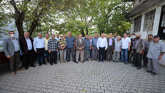 Başkan Otgöz, vatandaşların taleplerini dinliyor