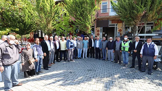 Başkan Otgöz, vatandaşların taleplerini dinliyor