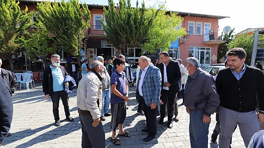 Başkan Otgöz, vatandaşların taleplerini dinliyor