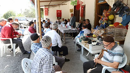 Başkan Otgöz, vatandaşların taleplerini dinliyor