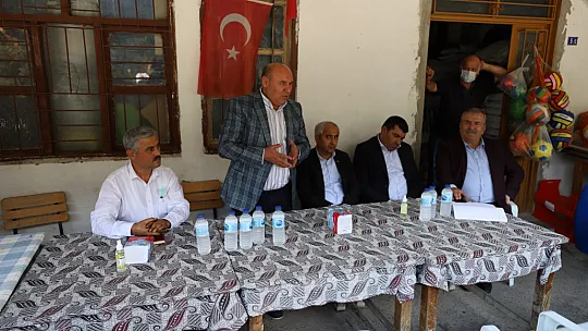 Başkan Otgöz, vatandaşların taleplerini dinliyor