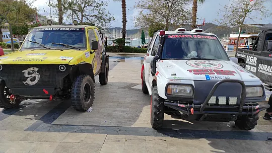 Offroad araçları güvenlik testi için Beşkaza Meydanında