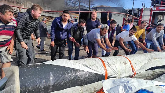 Plastik dükkanında büyük yangın!