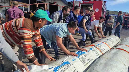 Plastik dükkanında büyük yangın!