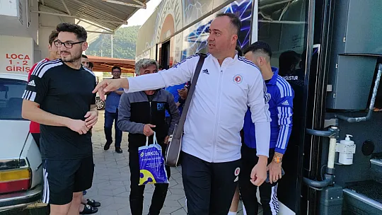 Lider 3 puan için Adana'ya gitti