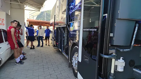 Lider 3 puan için Adana'ya gitti