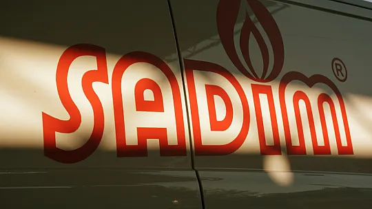 Yangına müdahalenin önemini FRT TV mikrofonlarına anlattı